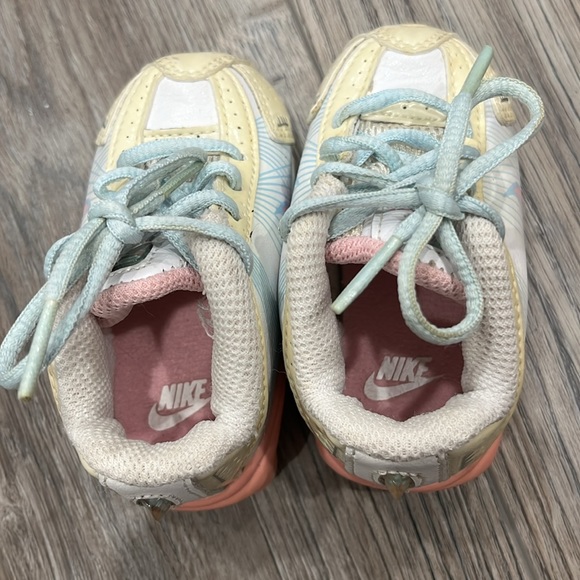 Like new baby Nike shoes - Picture 7 of 8